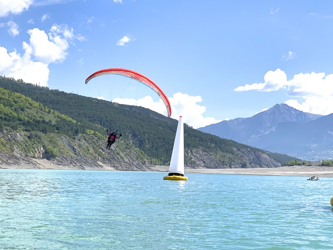 Marie Mateos slalom paramotor